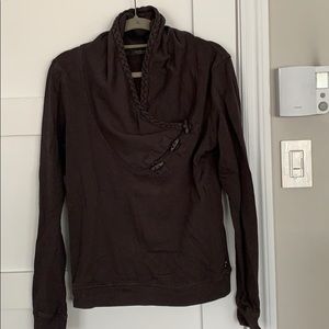 Black sweatshirt with beautiful detail